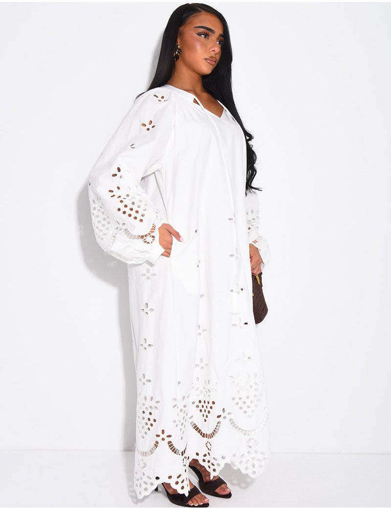 Robe longue en coton brodé ajouré à cordelettes