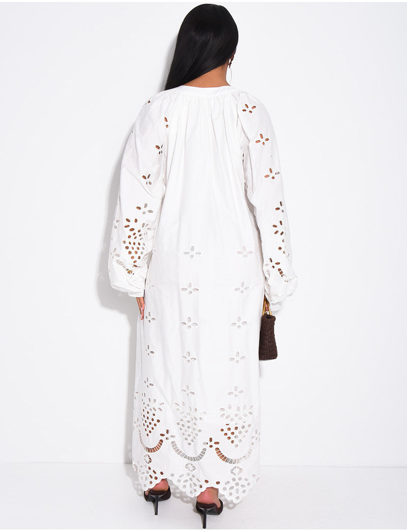 Robe longue en coton brodé ajouré à cordelettes