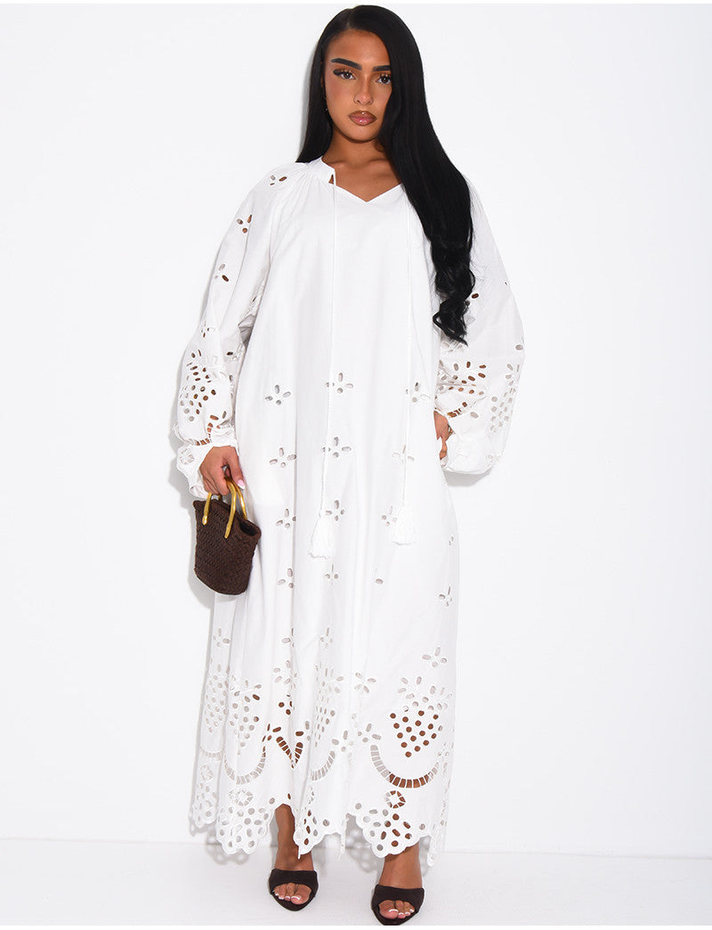 Robe longue en coton brodé ajouré à cordelettes