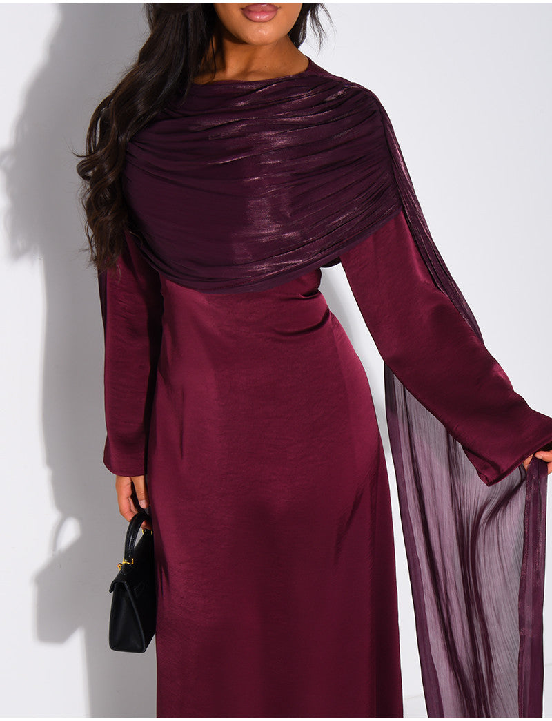 Robe longue en satin à drapé en voile brillant au col