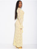 Robe longue en dentelle à manches évasées