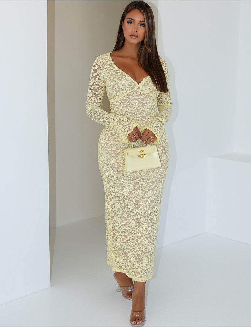 Robe longue en dentelle à manches évasées