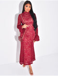 Robe longue et moulante en dentelle col montant