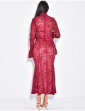 Robe longue et moulante en dentelle col montant