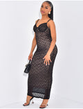 Robe longue en dentelle doublée encolure corset