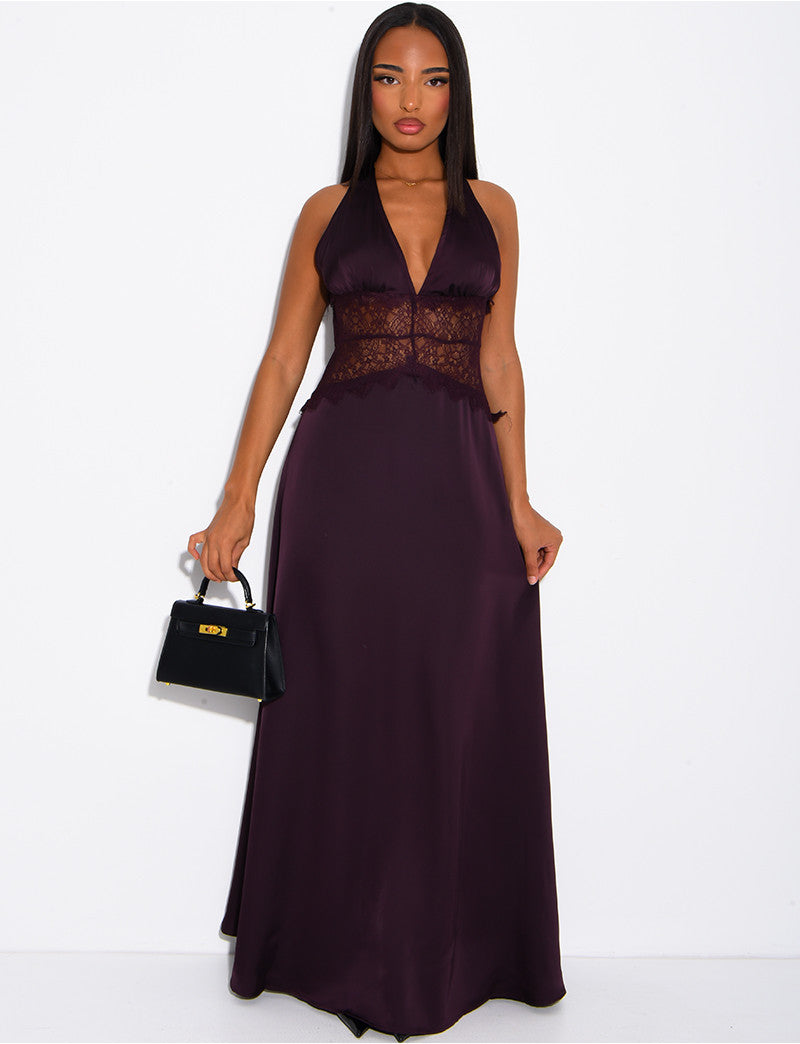 Robe longue en satin et empiècement en dentelle