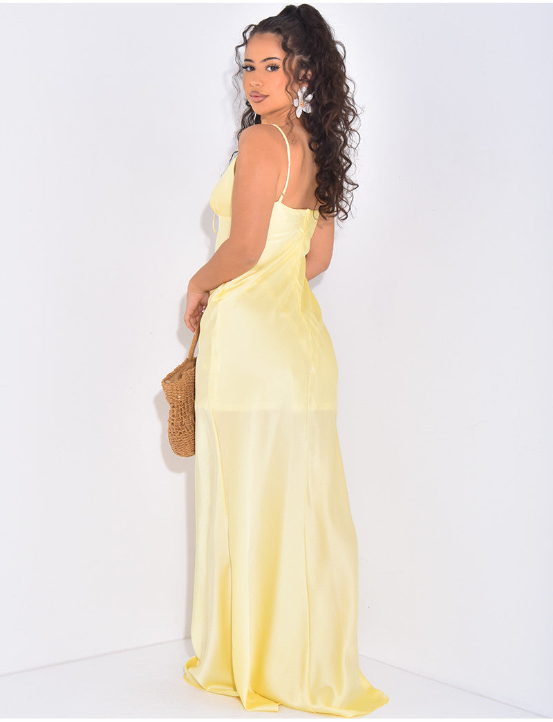 Robe longue en satin fluide à nouer