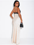 Robe longue en satin à pois et dentelle