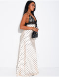Robe longue en satin à pois et dentelle