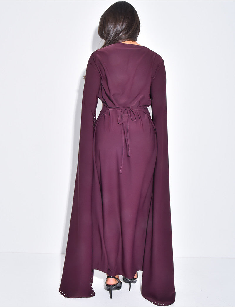 Robe longue à manches fendue ornées de perles