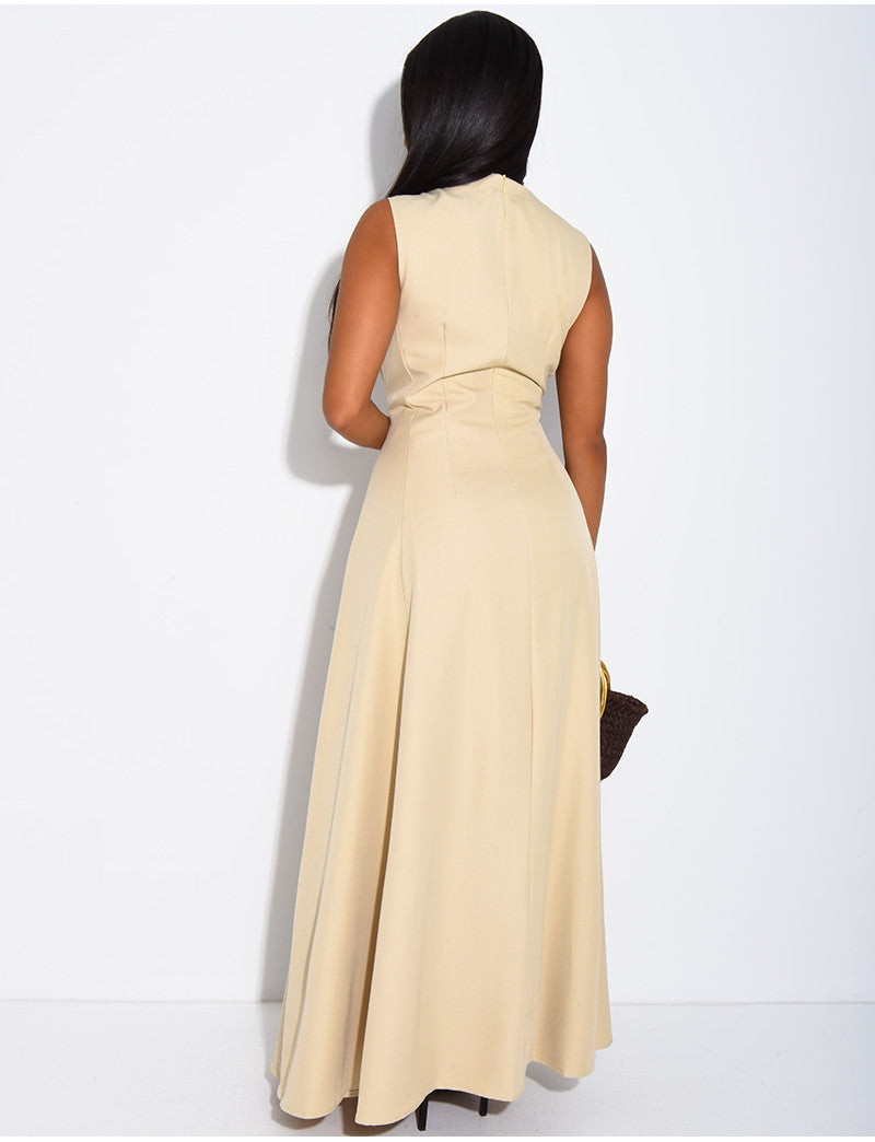 Robe très longue cintrée à la taille et évasée