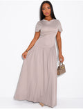 Robe fluide manches courtes froncée à la taille