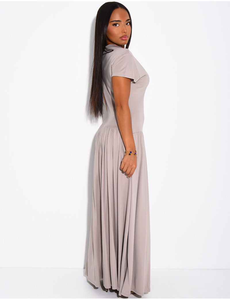 Robe fluide manches courtes froncée à la taille