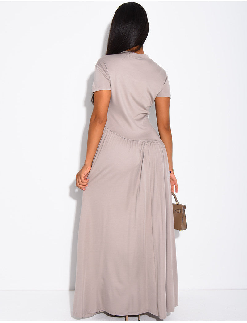 Robe fluide manches courtes froncée à la taille