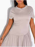 Robe fluide manches courtes froncée à la taille