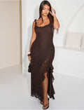 Robe longue en dentelle fendue à volants