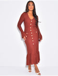 Robe longue texturée à boutons dorés et volants