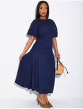 Robe mi-longue texturée effet froncé