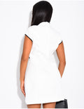 Robe courte ajourée au col et bordures contrastantes