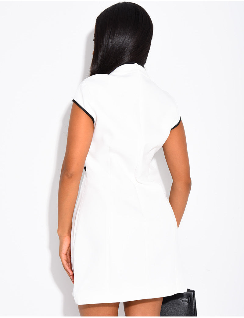 Robe courte ajourée au col et bordures contrastantes