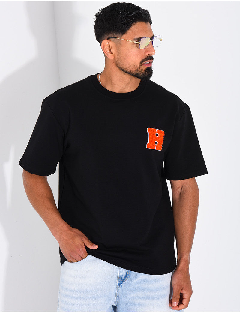 T-shirt avec la lettre H