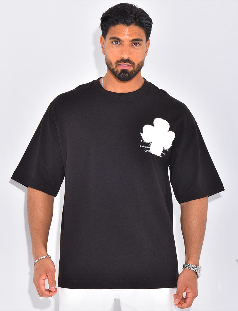 T-shirt avec trèfle brodé