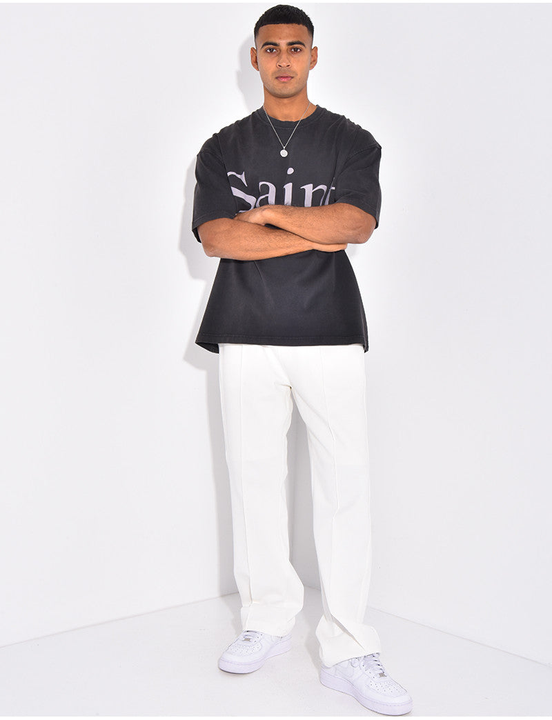 T-shirt washed "Saint"