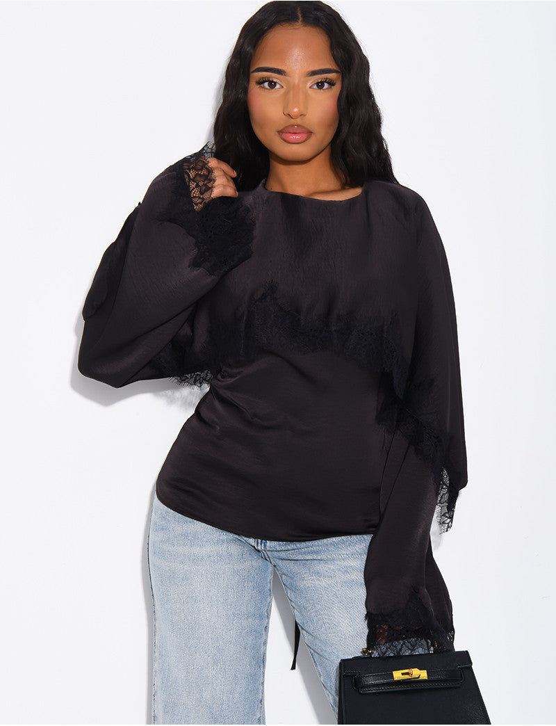 Top en satin à cape ornée de dentelle