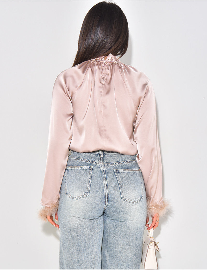 Top en satin à plumes sur les manches