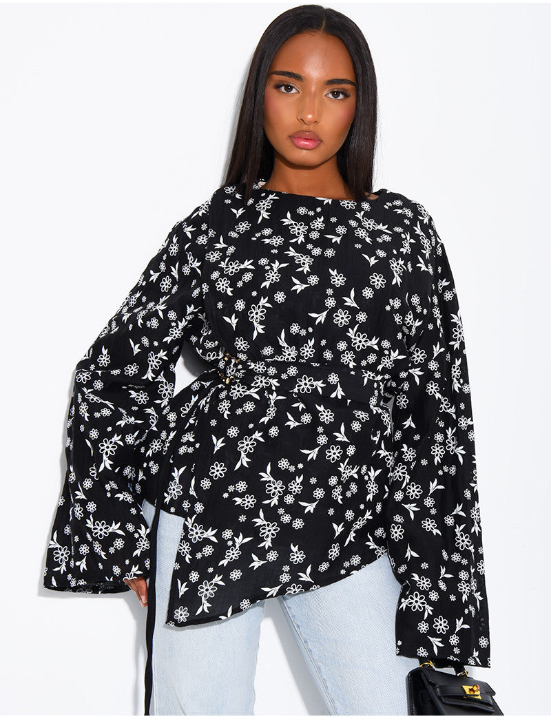 Top ajouré à fleurs avec ceinture assortie