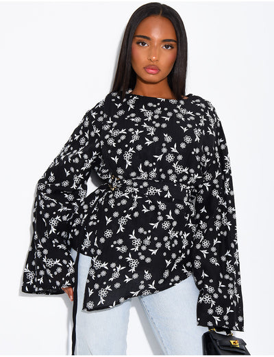 Top ajouré à fleurs avec ceinture assortie