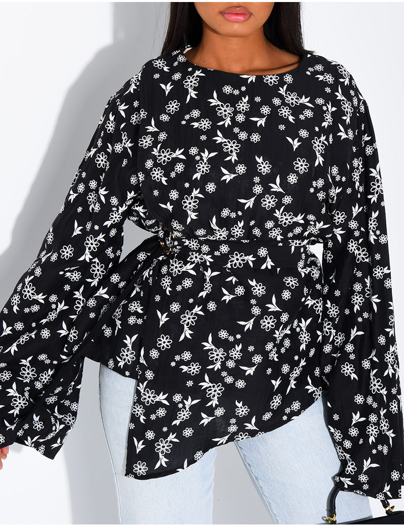 Top ajouré à fleurs avec ceinture assortie