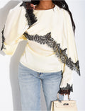 Top en satin à cape ornée de dentelle