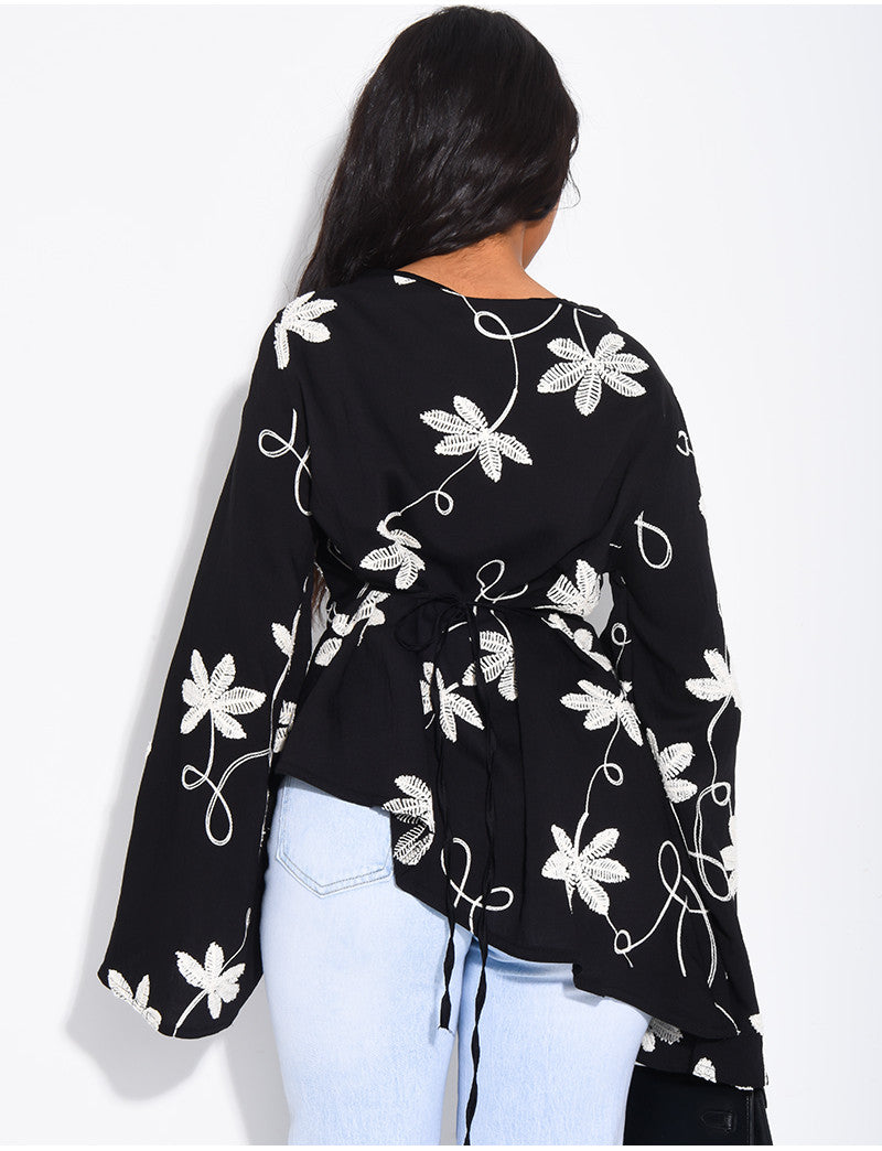 Top effet lin asymétrique à nouer avec motifs brodés