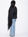 Top en satin avec cape en dentelle sur les bordures