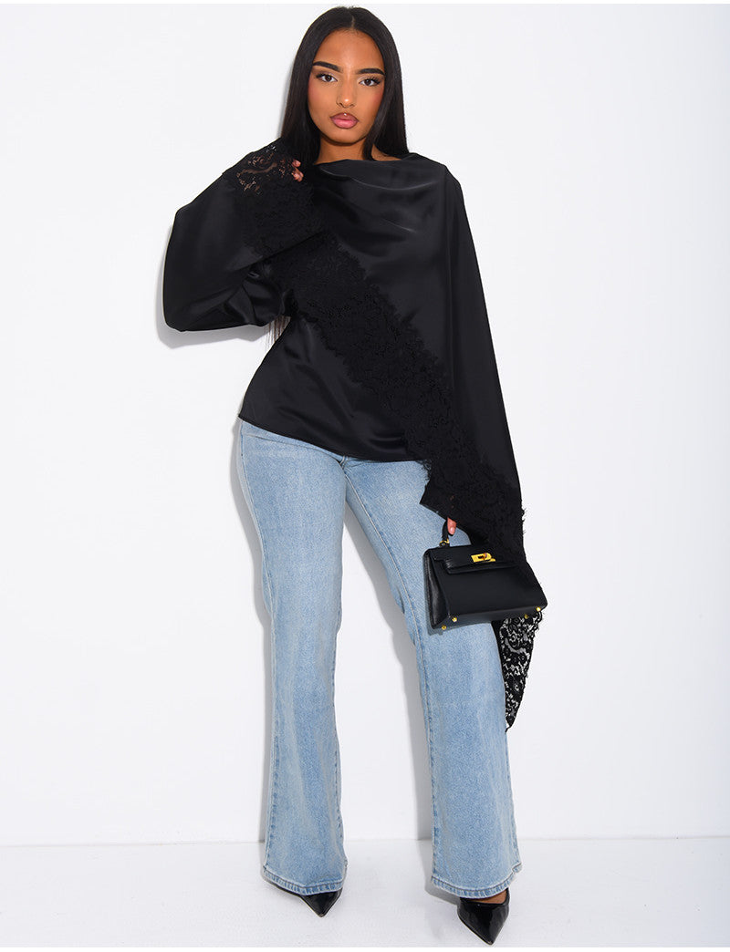 Top en satin avec cape en dentelle sur les bordures