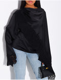 Top en satin avec cape en dentelle sur les bordures