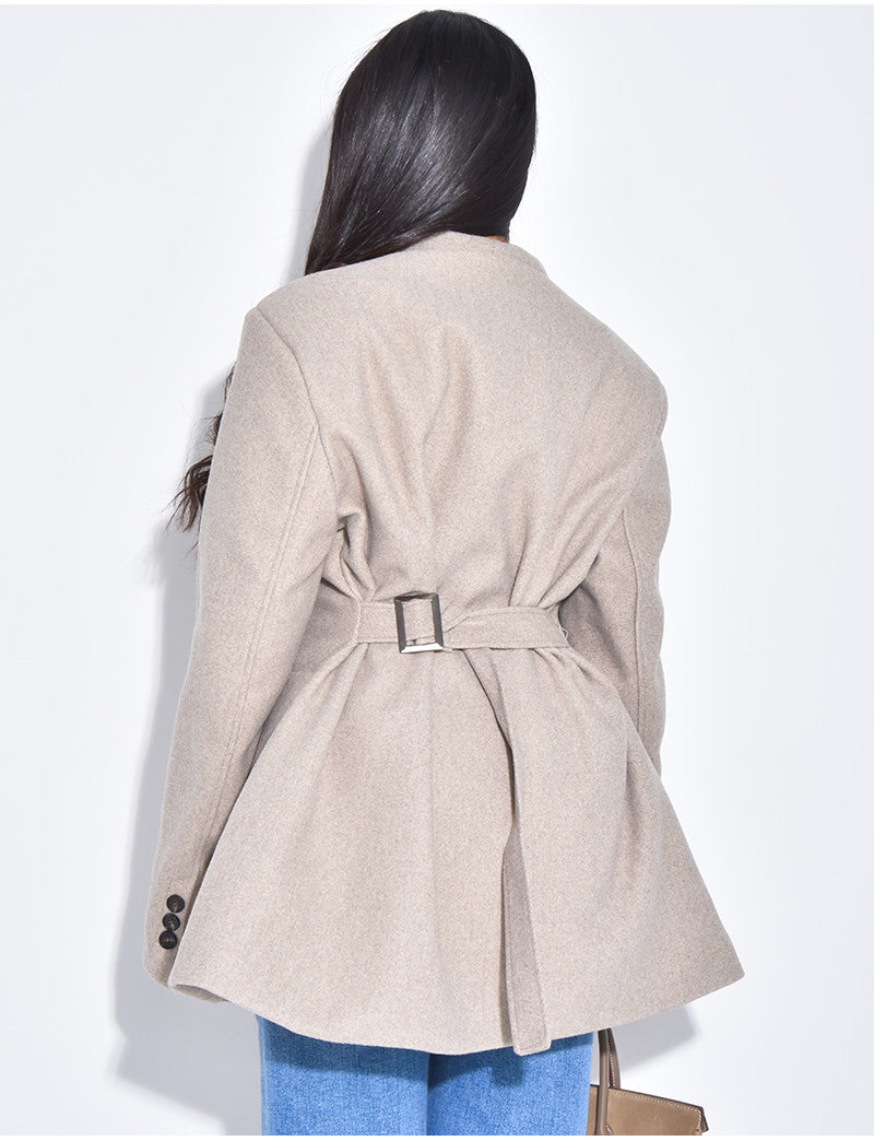 Manteau cintrée effet cache coeur à serrer dans le dos