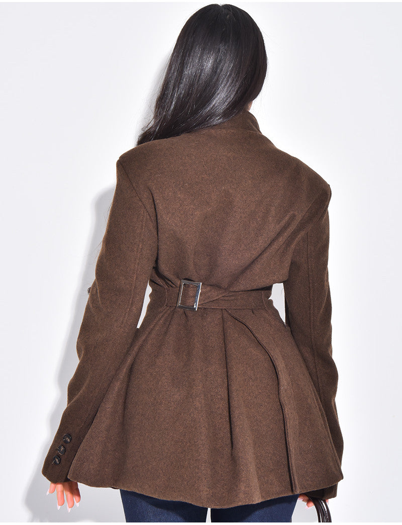 Manteau cintrée effet cache coeur à serrer dans le dos
