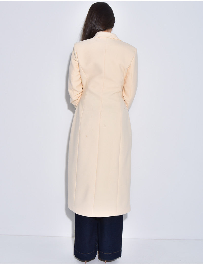 Manteau très cintré à boutons dorés