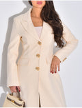 Manteau très cintré à boutons dorés
