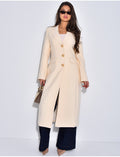 Manteau très cintré à boutons dorés