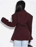 Veste de blazer épaules structurées et cintrée à la taille