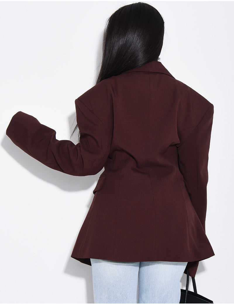 Veste de blazer épaules structurées et cintrée à la taille