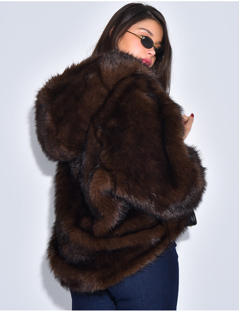 Veste oversize en fausse fourrure à capuche