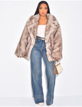 Manteau mi long en fausse fourrure