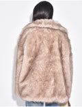 Manteau mi long en fausse fourrure