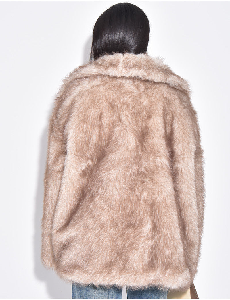 Manteau mi long en fausse fourrure