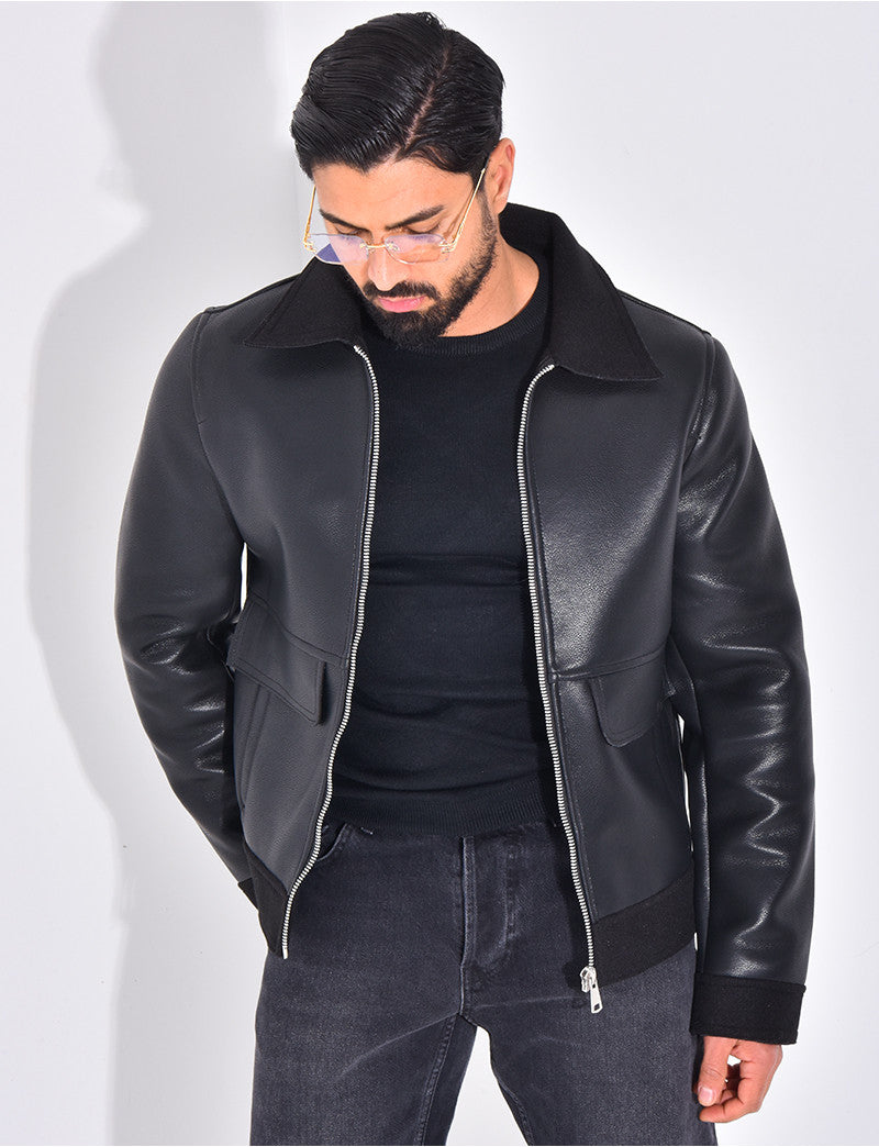 Veste en similicuir aux extrémitées contrastantes