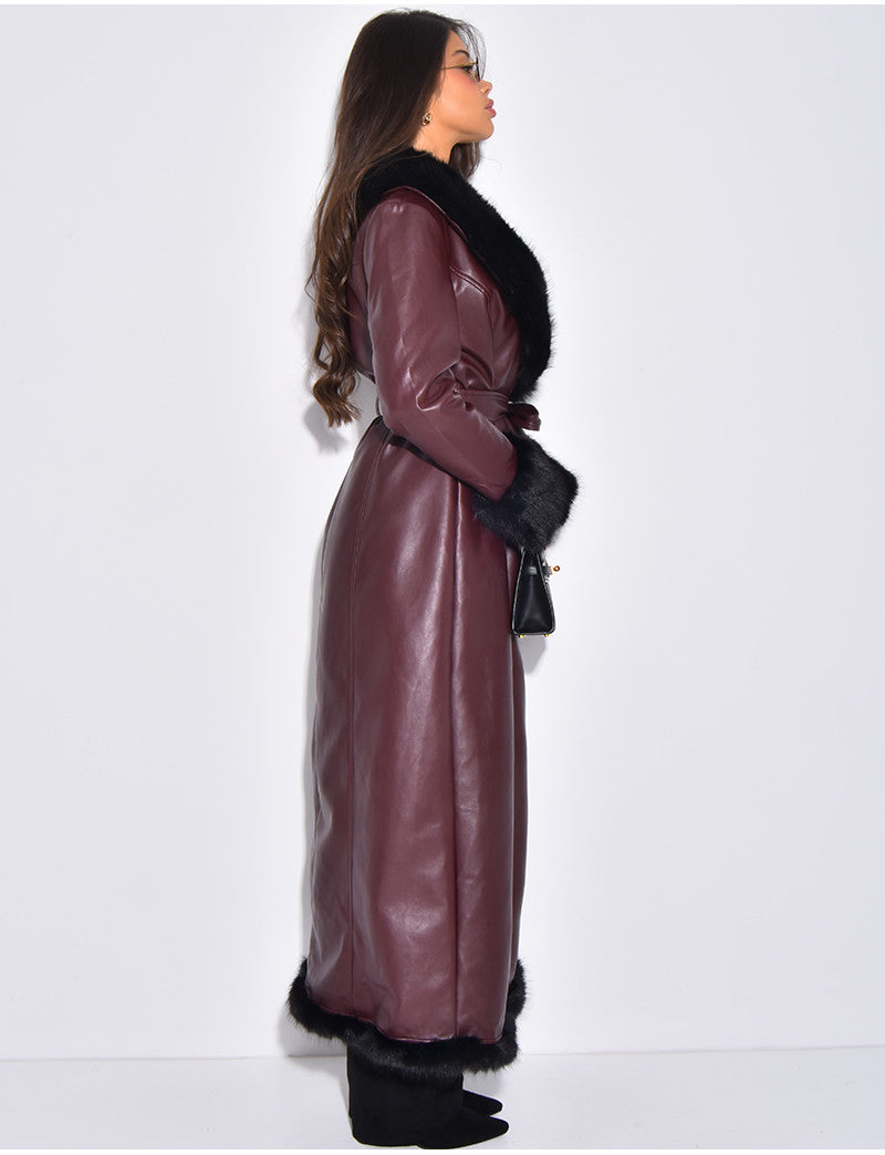 Manteau très long en similicuir fourré à bordures en fausse fourrure
